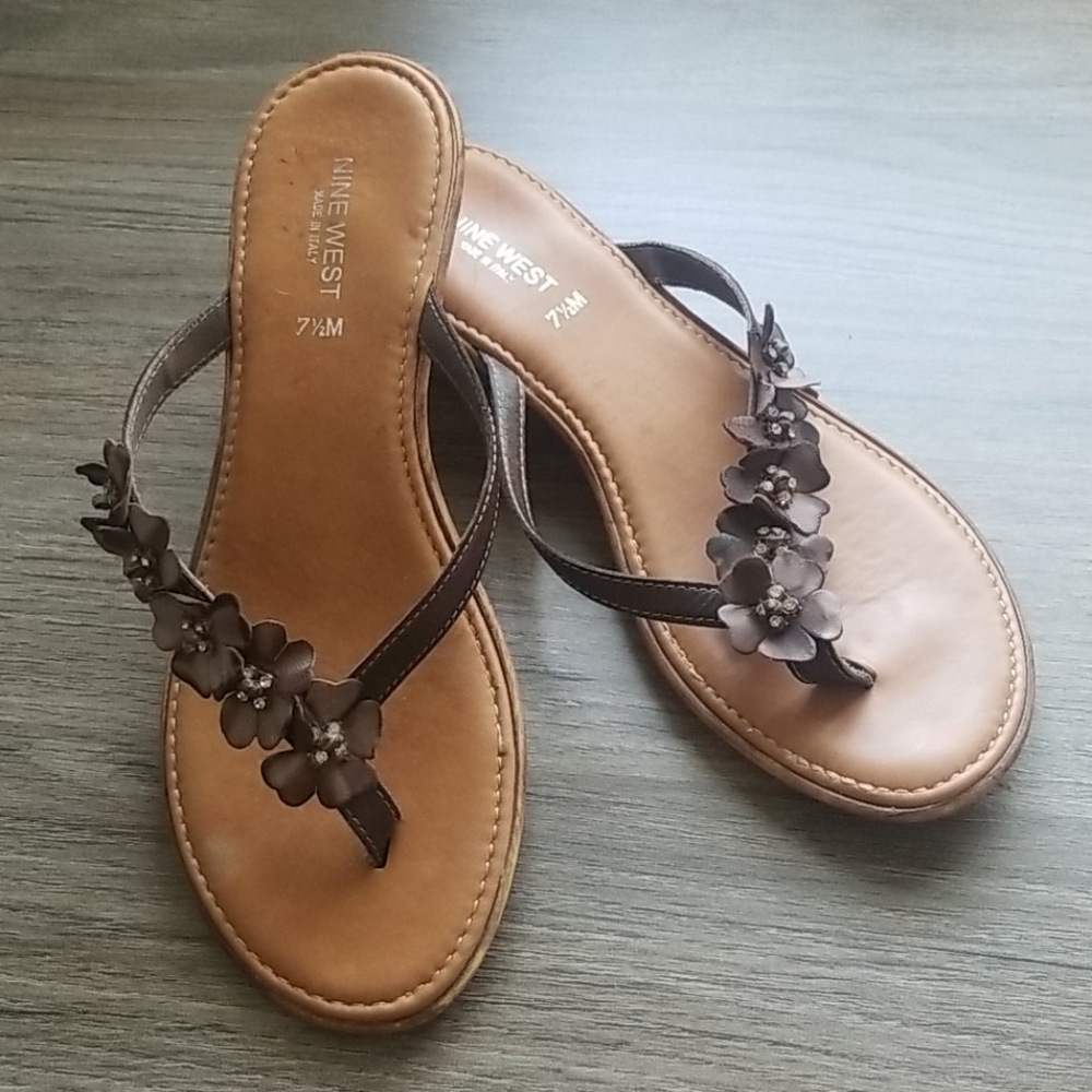 EUC Italian leather flip flops